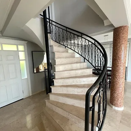 With Pool In Goldcity Tourism Complex Vila Kargicak (Alanya)